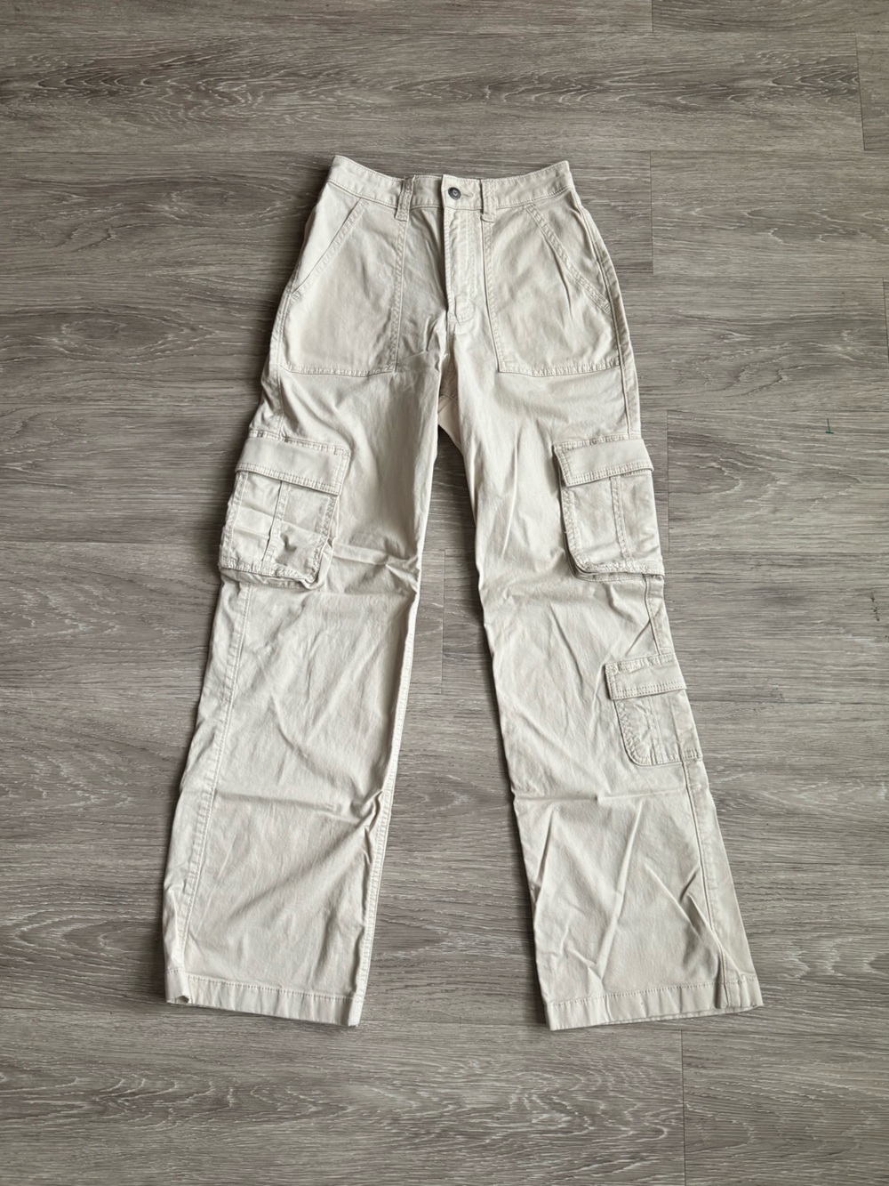 Hollister Co. Ultra High-Rise Baggy Cargo Pants